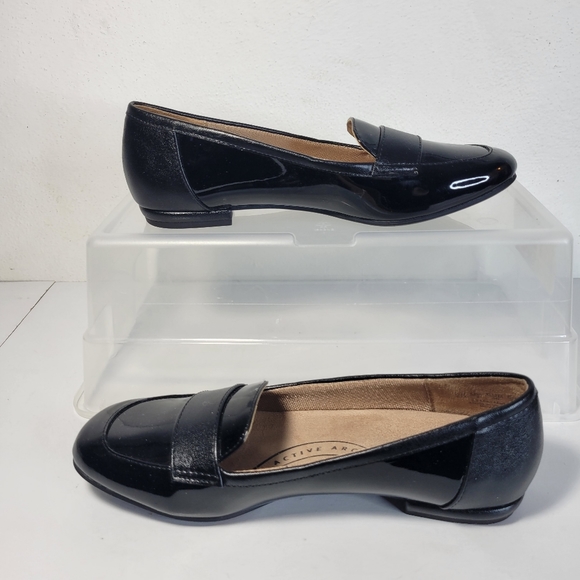 Womans Life Stride Soft System Active Arch Black Loafers Size 6 - Picture 3 of 8